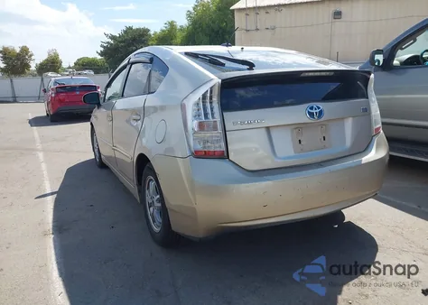 2011 Toyota Prius Three z USA, uszkodzony, nr VIN JTDKN3DU3B0316648